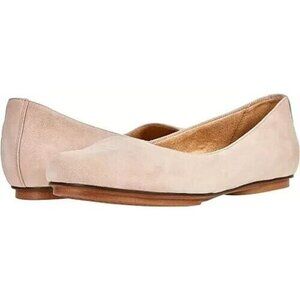Naturalizer Maxwell Sand Beige Closed Toe  Drift Flats Suede Soft NEW 5 M